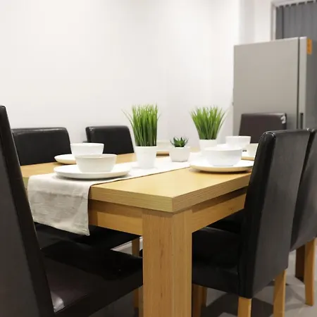 5 Bed Town House Within City Centre And Sleeps Up To 11 With Sky And Netflix Birmingham Exterior photo