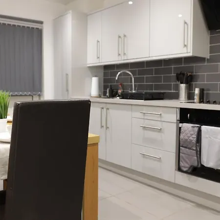 5 Bed Town House Within City Centre And Sleeps Up To 11 With Sky And Netflix Birmingham Exterior photo