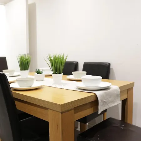 5 Bed Town House Within City Centre And Sleeps Up To 11 With Sky And Netflix Birmingham Exterior photo