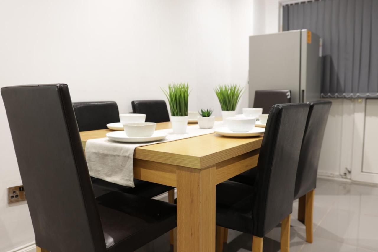 5 Bed Town House Within Centre And Sleeps Up To 11 With Sky And Netflix * Birmingham