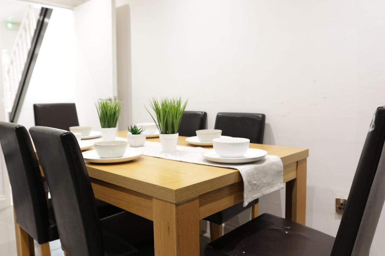 5 Bed Town House Within Centre And Sleeps Up To 11 With Sky And Netflix Birmingham