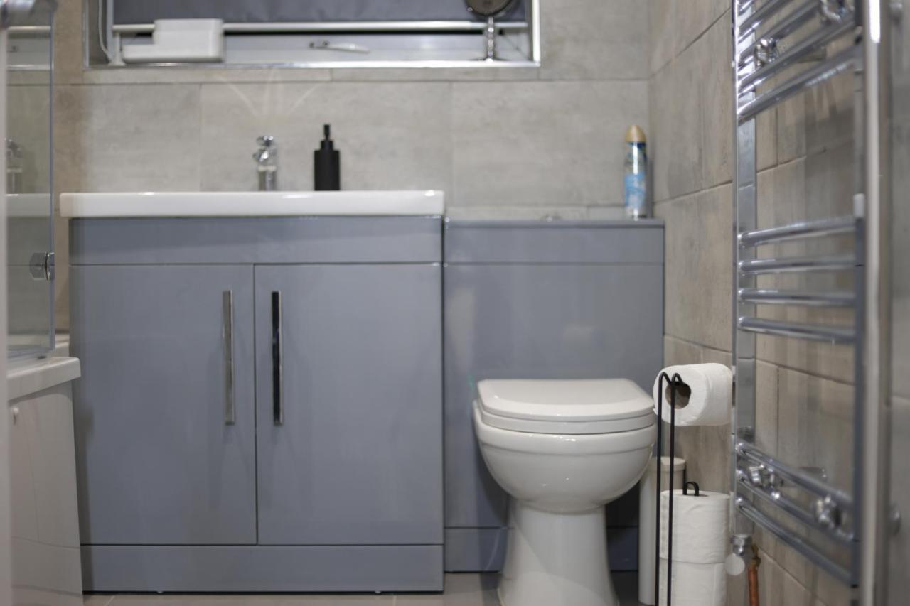 5 Bed Town House Within Centre And Sleeps Up To 11 With Sky And Netflix * Birmingham
