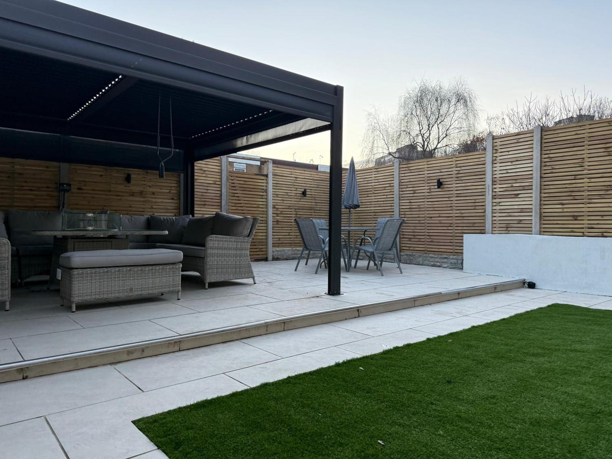 5 Bed Town House Within Centre And Sleeps Up To 11 With Sky And Netflix *