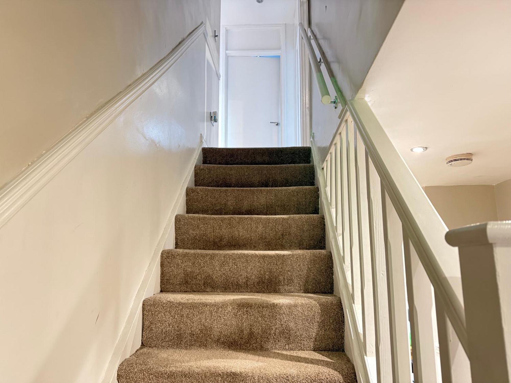 5 Bed Town House Within Centre And Sleeps Up To 11 With Sky And Netflix Apartment *