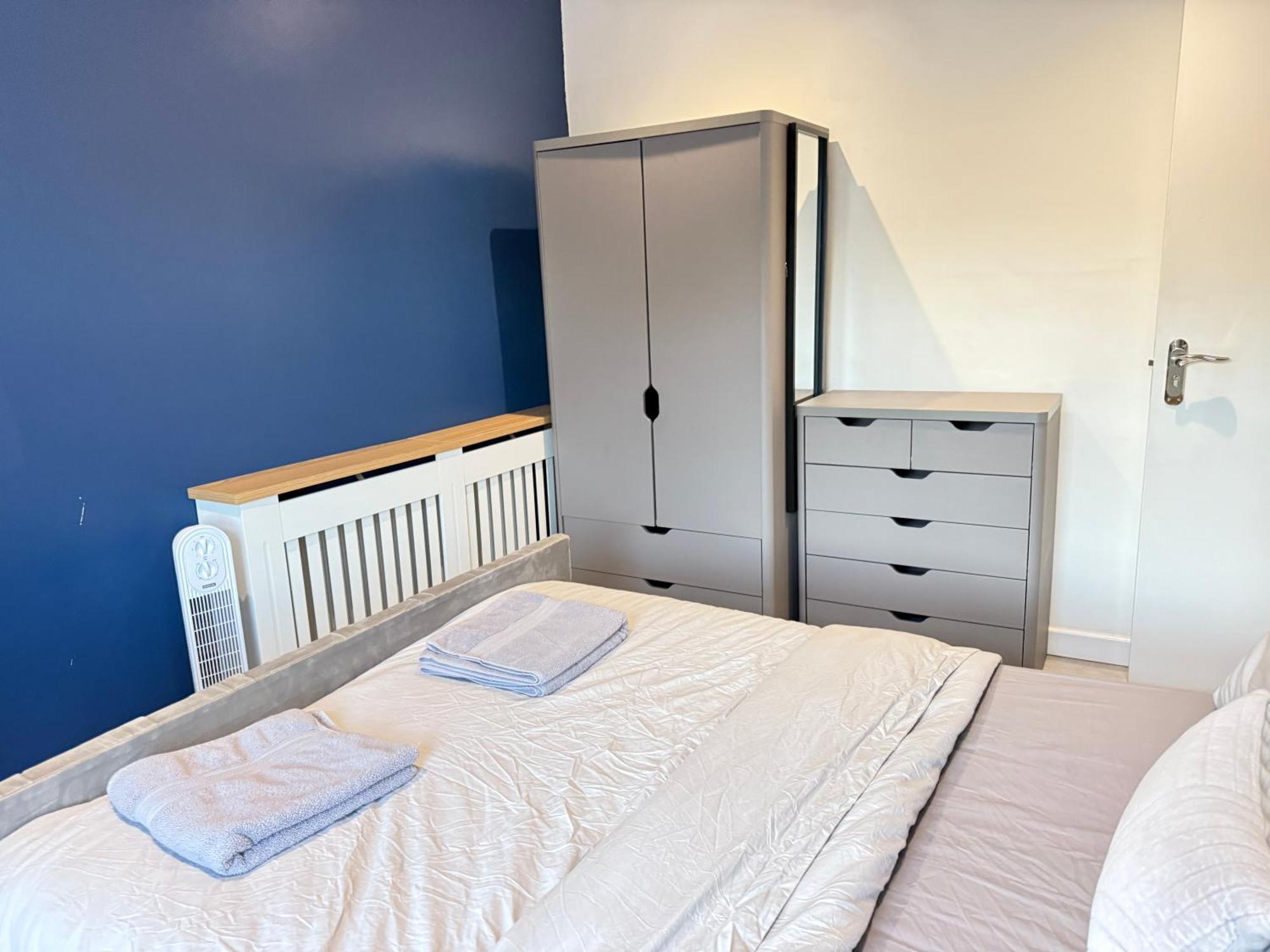 5 Bed Town House Within Centre And Sleeps Up To 11 With Sky And Netflix Apartment Birmingham