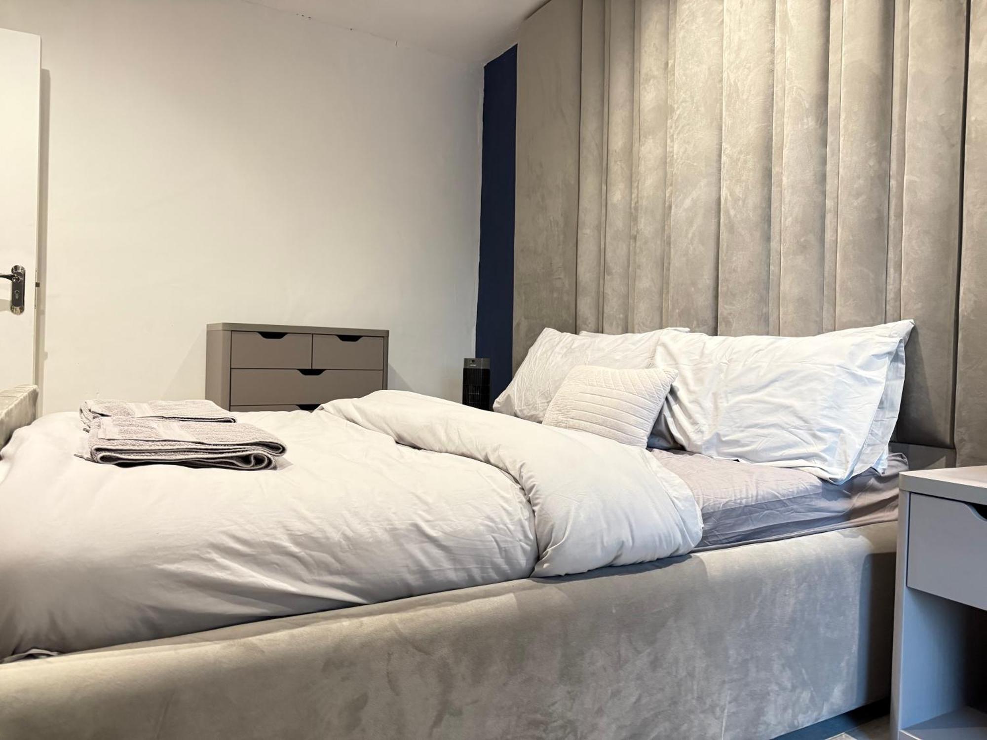5 Bed Town House Within Centre And Sleeps Up To 11 With Sky And Netflix Birmingham