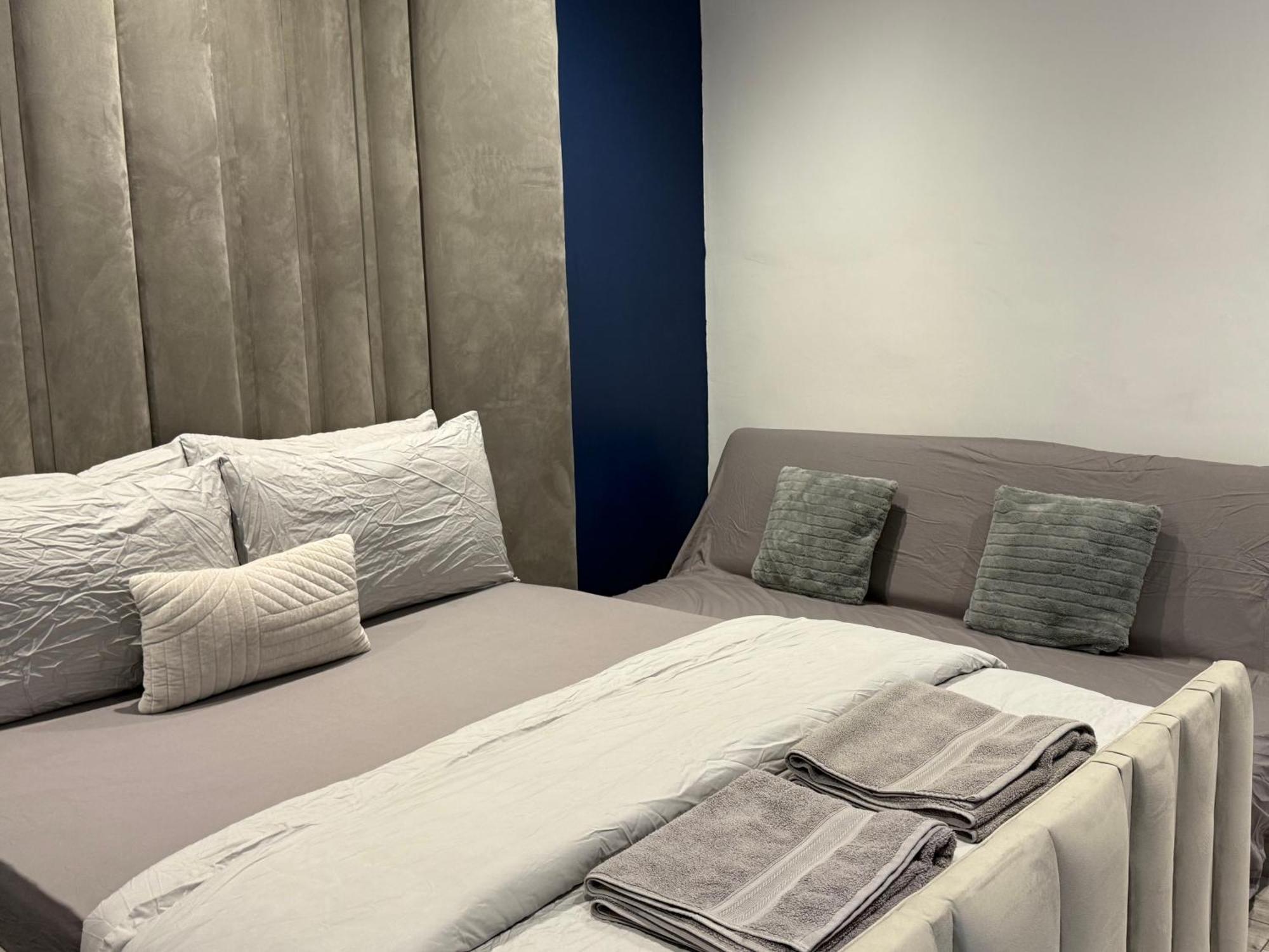 Apartment 5 Bed Town House Within Centre And Sleeps Up To 11 With Sky And Netflix