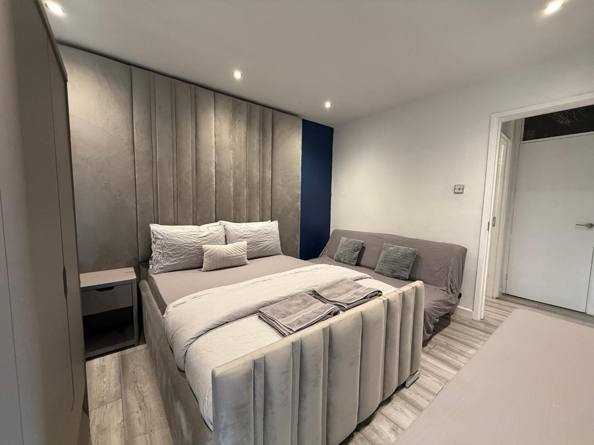 5 Bed Town House Within Centre And Sleeps Up To 11 With Sky And Netflix Apartment Birmingham