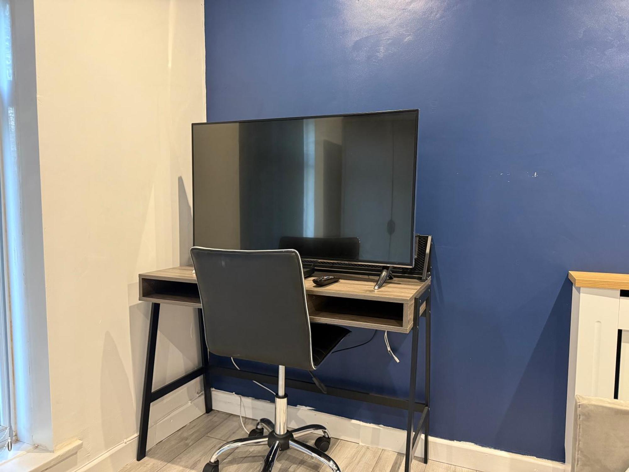 5 Bed Town House Within Centre And Sleeps Up To 11 With Sky And Netflix Birmingham